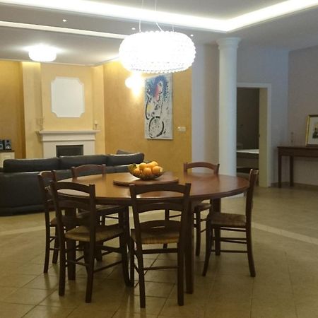 Villa Victoria, Slano Esterno foto