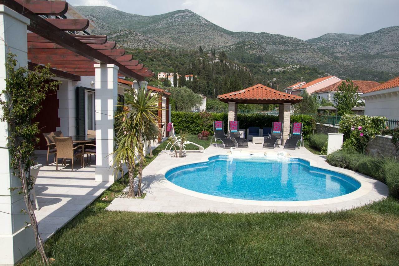Villa Victoria, Slano Esterno foto